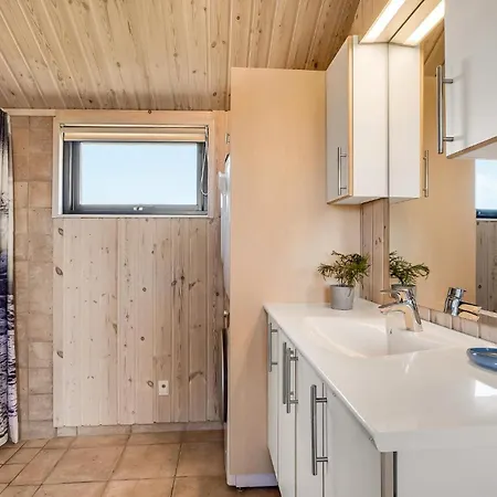 Holiday home Stunning In Frstrup With 4 Bedrooms, Sauna And Wifi