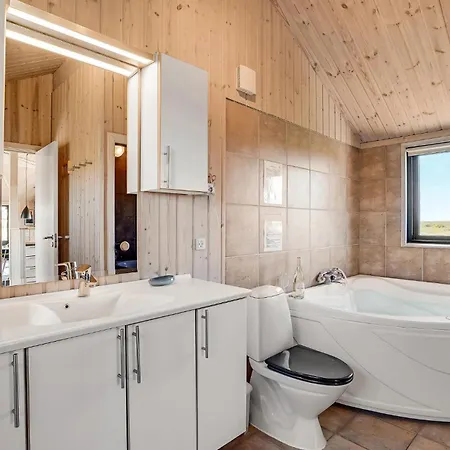 Stunning In Frstrup With 4 Bedrooms, Sauna And Wifi Holiday home *