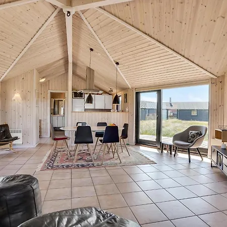 Stunning In Frstrup With 4 Bedrooms, Sauna And Wifi Holiday home