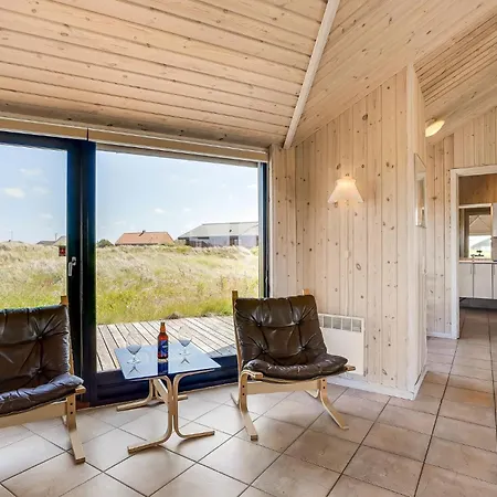 Stunning In Frstrup With 4 Bedrooms, Sauna And Wifi Lild Strand