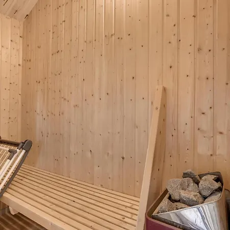Holiday home Stunning In Frstrup With 4 Bedrooms, Sauna And Wifi