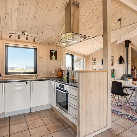 Stunning In Frstrup With 4 Bedrooms, Sauna And Wifi * Lild Strand